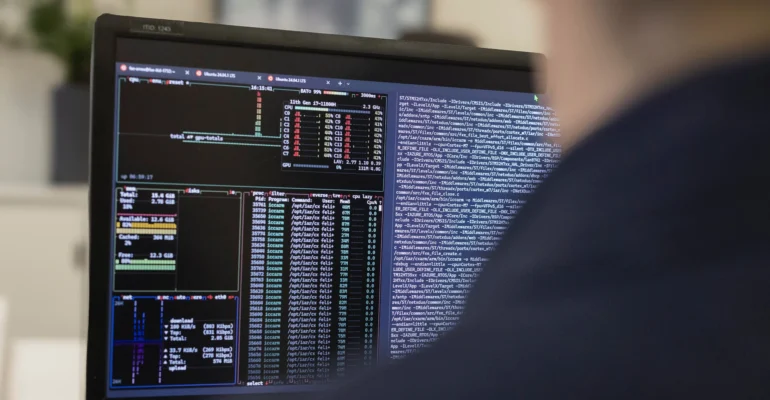 沒有 DevOps 團隊也能生存：小型嵌入式團隊如何藉由 CI/CD、除錯與容器化實現高效開發